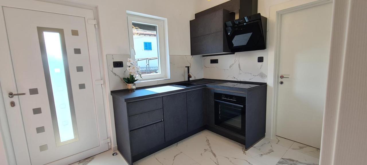 Apartments Rajna Чизичі Екстер'єр фото